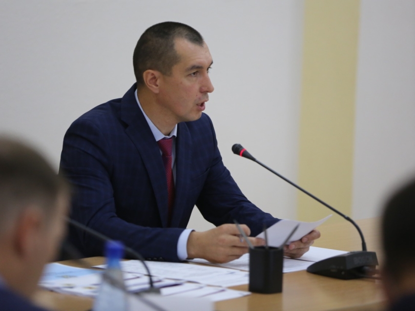 Андрей Кефер призвал чиновников системно работать над выполнением госконтрактов